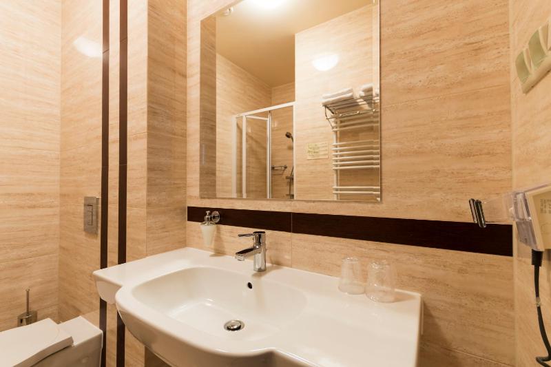 Economy Double Room image 2
