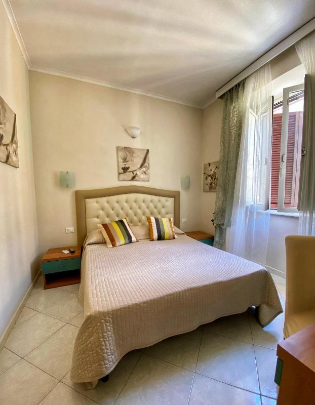 Double or Twin Room image 4