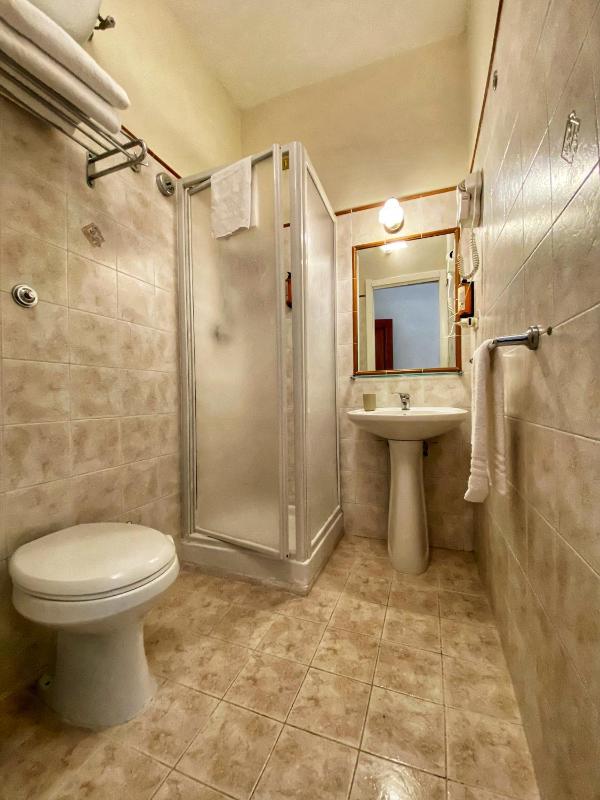 Double or Twin Room image 3