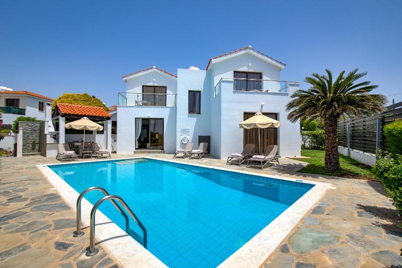 Platzia Beach Villas - image 9