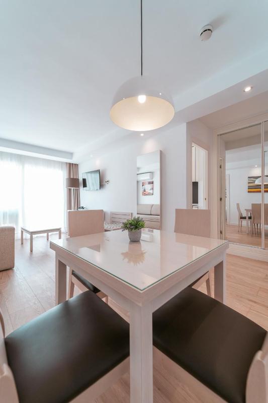 One-Bedroom Apartment with Side Sea View image 2