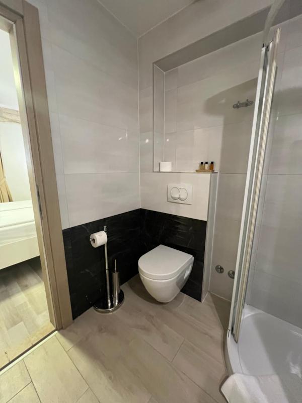 Double Room image 3