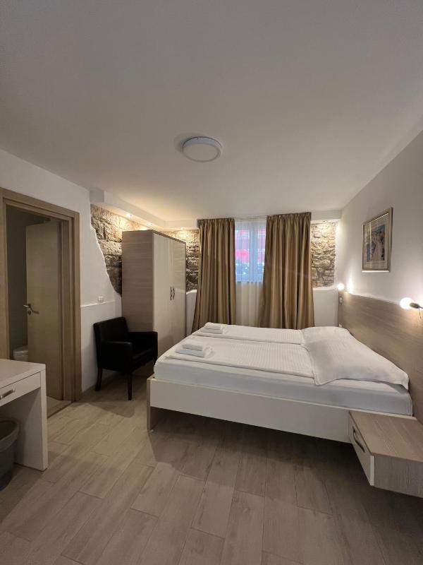 Standard Double Room image 1