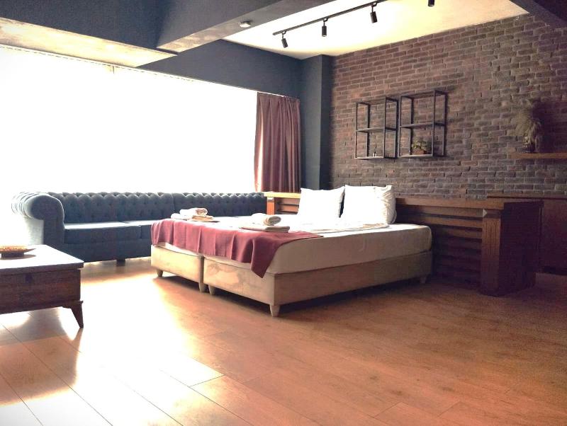 Large Double Room image 1