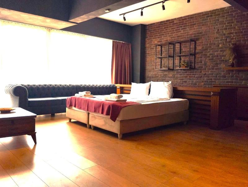 Large Double Room image 4