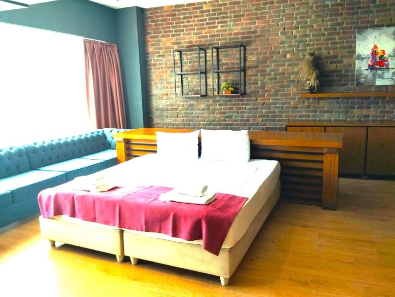 Large Double Room image 3