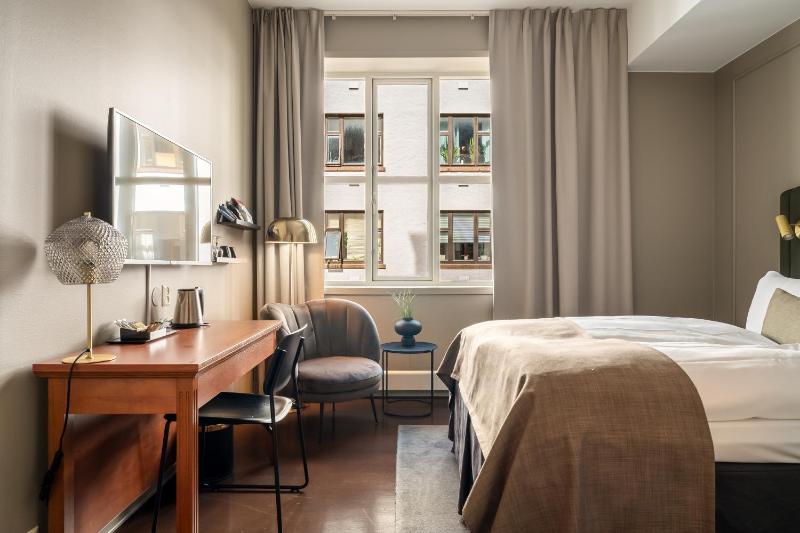 Standard Double Room image 4