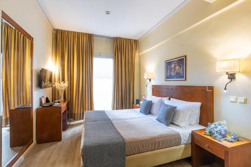 Twin Room image 3