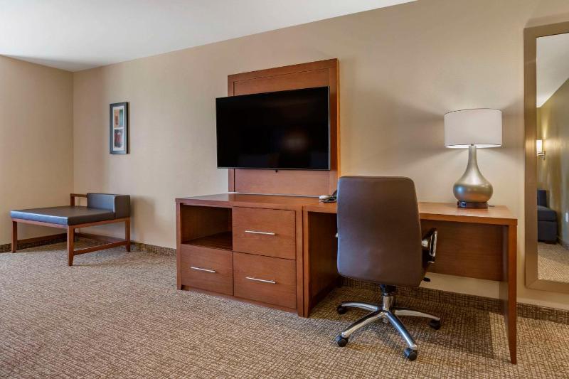 Queen Suite with Two Queen Beds - Non-Smoking image 1