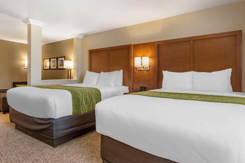 Queen Suite with Two Queen Beds - Non-Smoking image 4