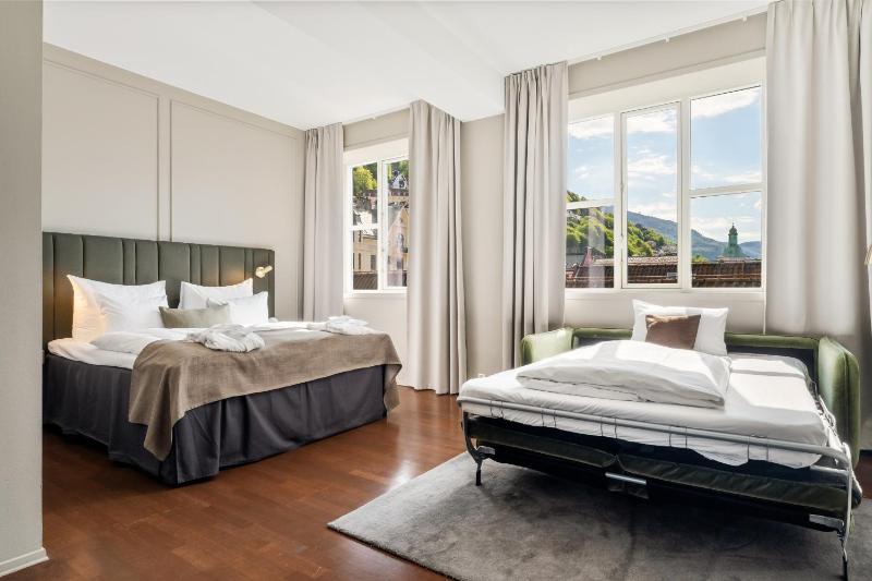 Deluxe Double Room image 3