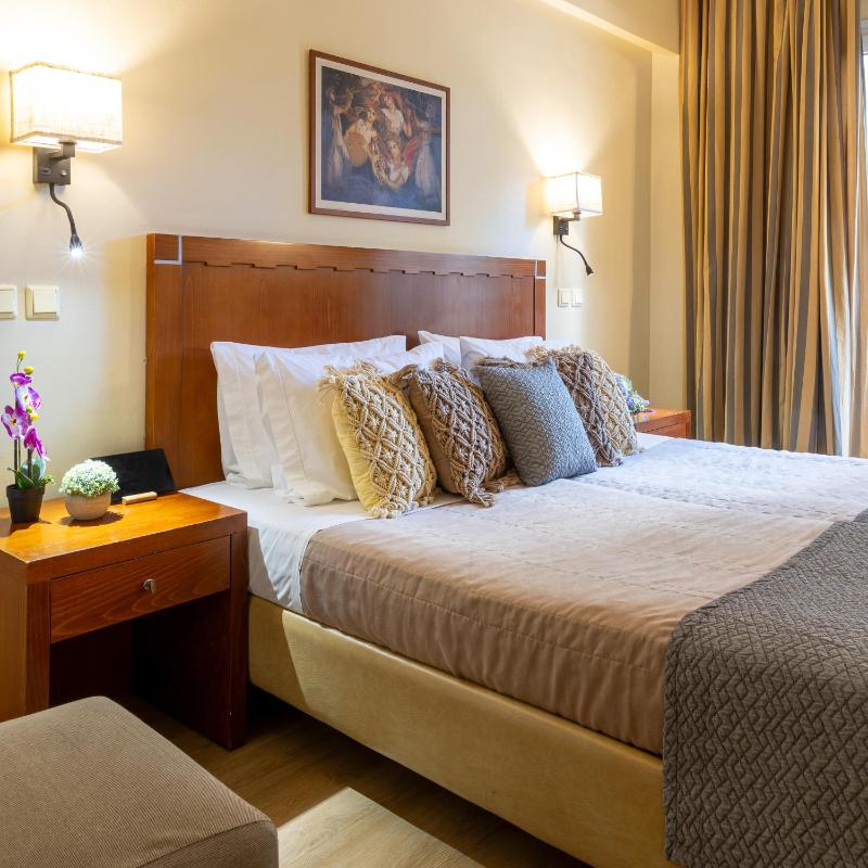 Twin Room image 4