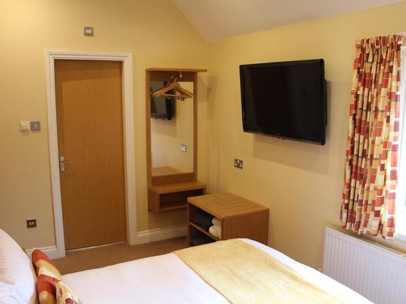 Standard Double Room image 3