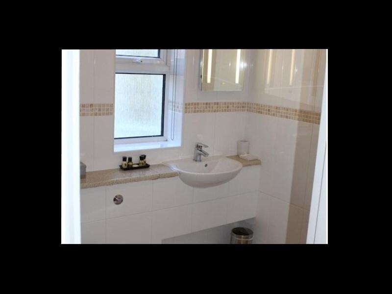 Double Room with Private Bathroom image 4