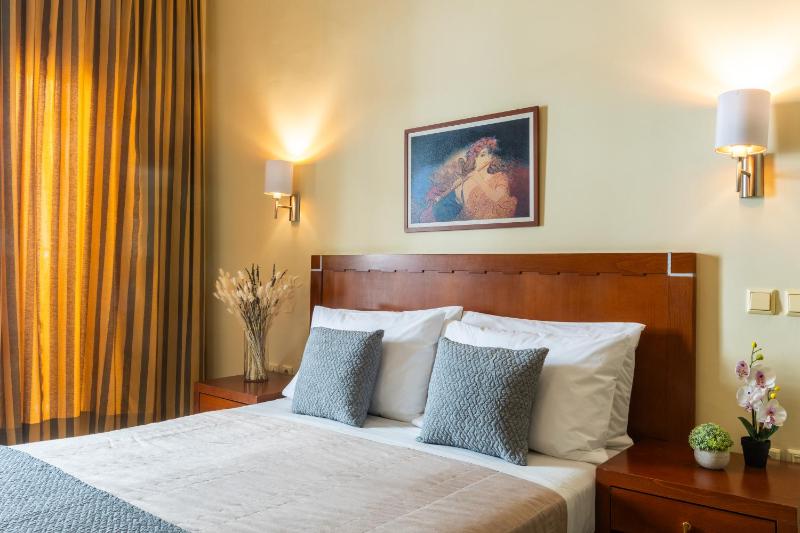 Double Room image 3