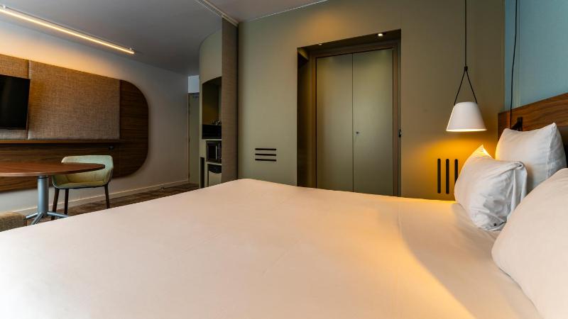 Queen Suite with Sofa Bed image 3