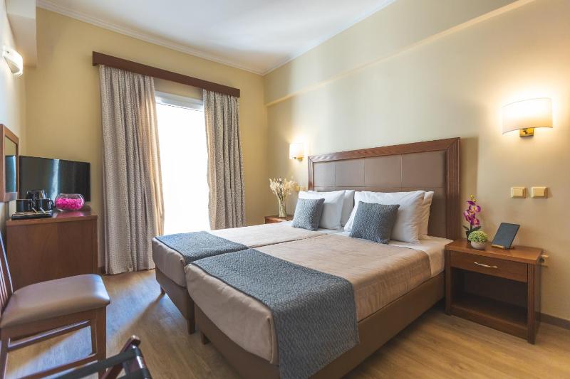 Superior Twin Room image 2