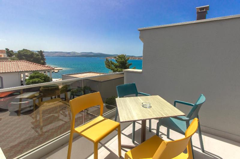 Studio with Balcony and Sea View image 4