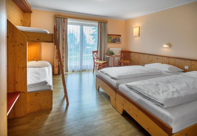 Superior Quadruple Room image 1