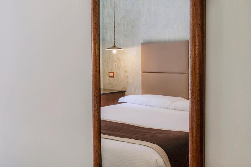 Single Room with Balcony image 3