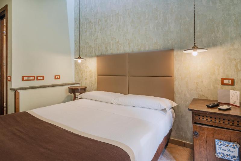 Single Room with Balcony image 4