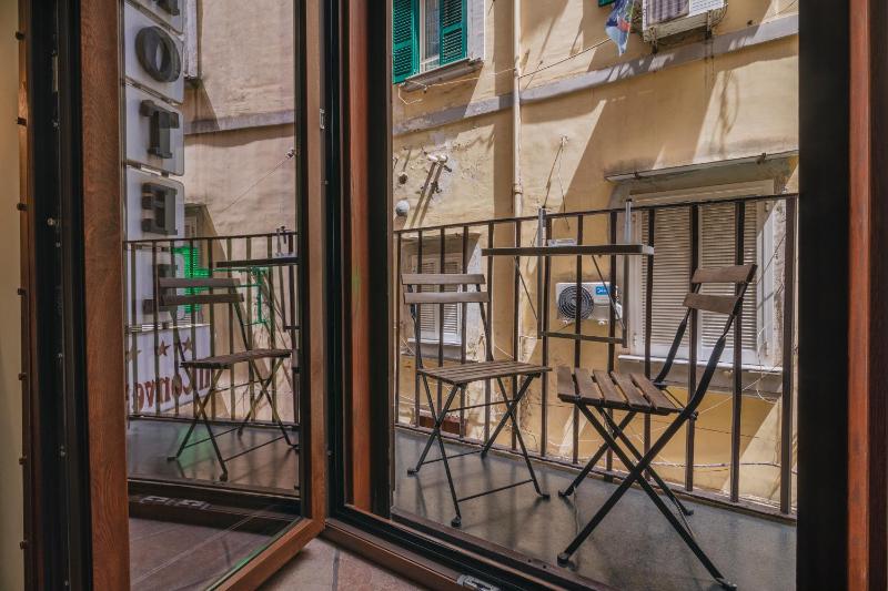 Quadruple Room with Balcony image 4