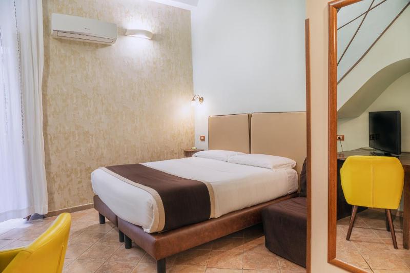 Quadruple Room with Balcony image 1