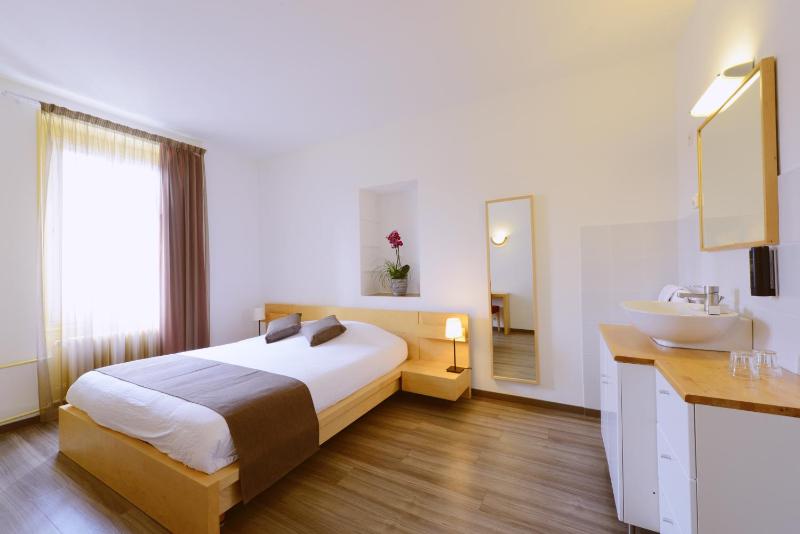 Double Room with Shared Bathroom image 4