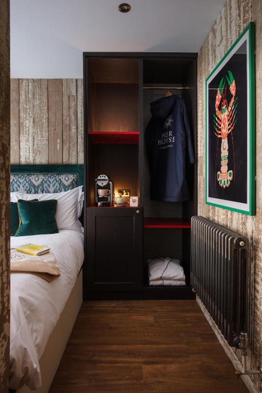 Small Double Room image 1