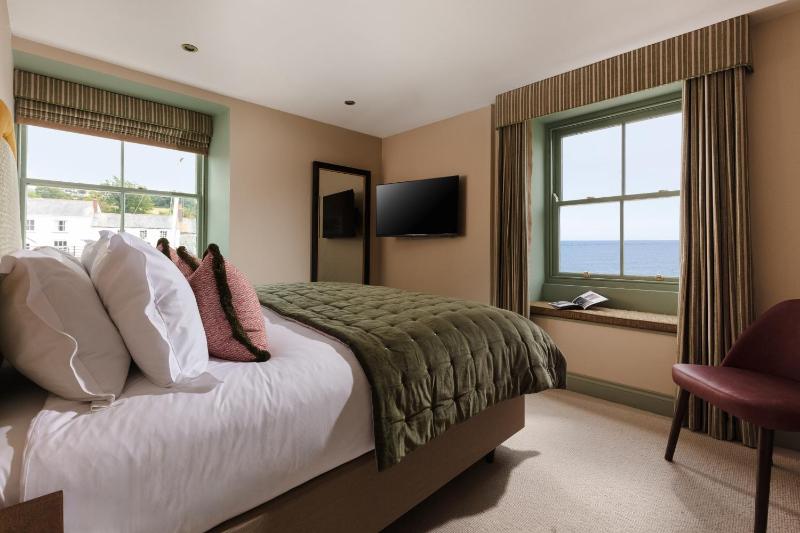 Pier House - image 48