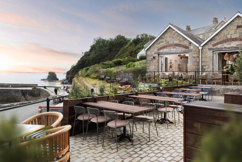 Pier House - image 23