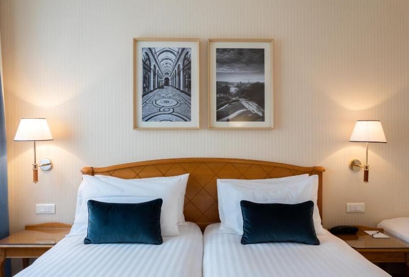 Classic Double Room image 3