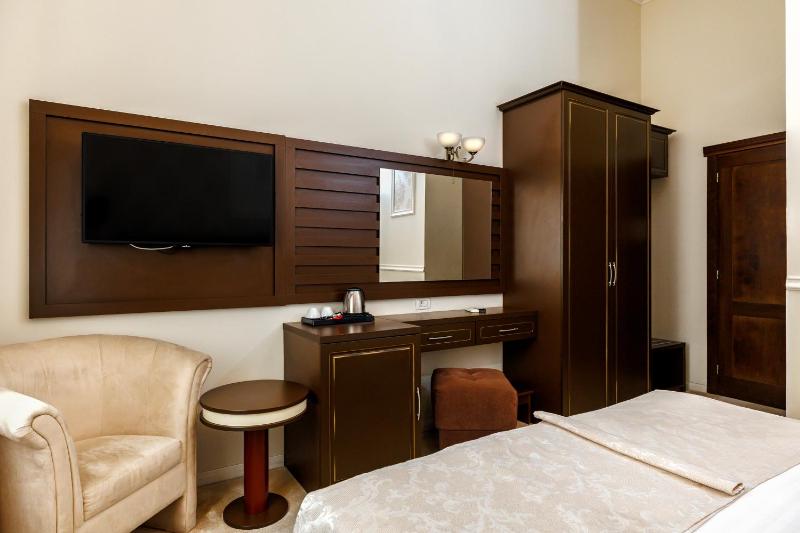 Superior Double or Twin Room image 4