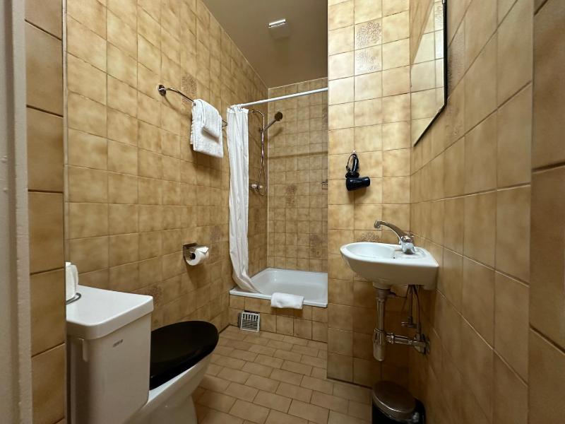 Single Room with Private External Bathroom image 3