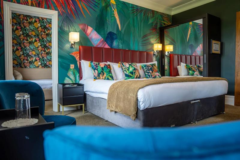 Superior Family Room (2 Adults + 2 Children) image 1