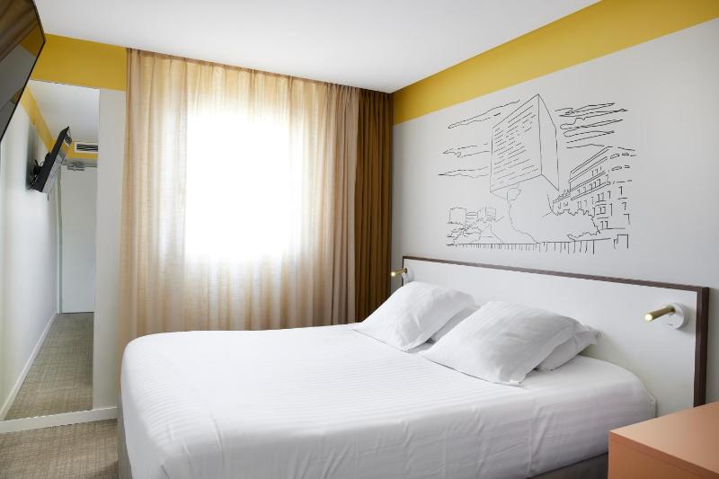 Standard Double Room image 3