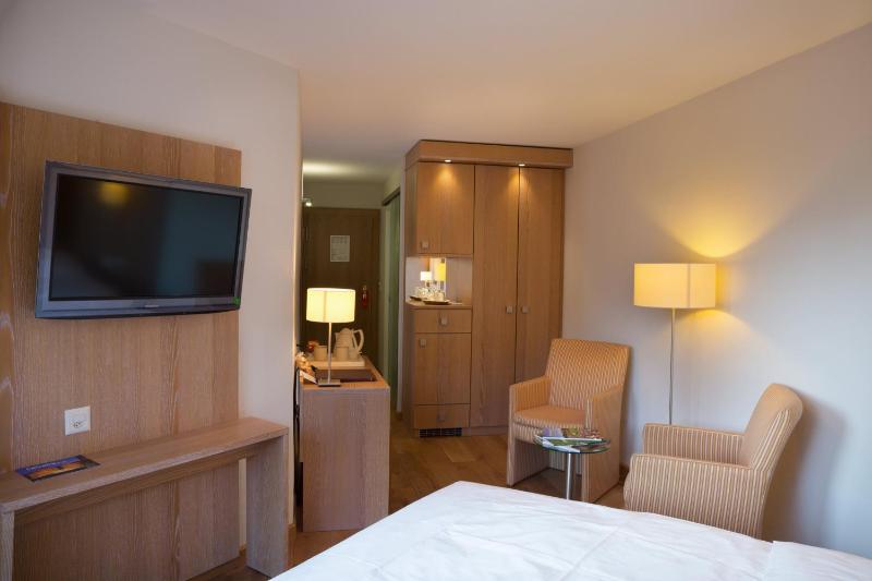 Standard Double Room image 4