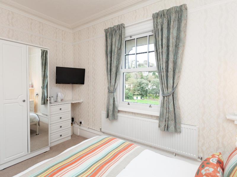 Double Room with Private Bathroom image 3