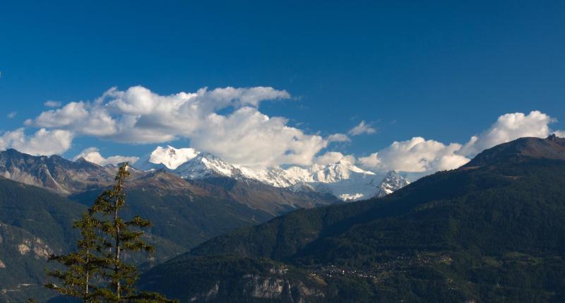 Executive Double Room with Balcony and Mountain View image 3