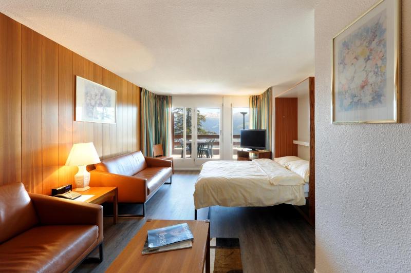 Family Suite (2 Adults + 2 Children) with balcony and mountain view image 4