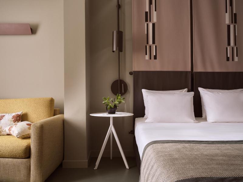 Junior Suite City View image 3