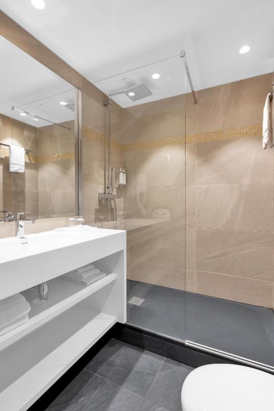 Superior Double or Twin Room with Beach Package image 1