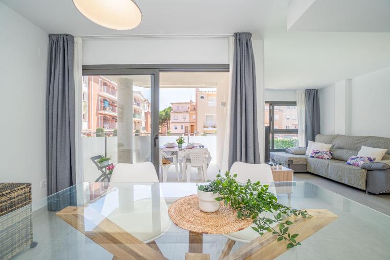 Apart-rent Apartamento Mimoses 0069 moderno cerca de la playa - image 29