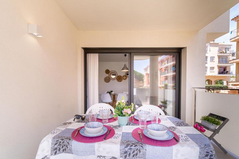 Apart-rent Apartamento Mimoses 0069 moderno cerca de la playa - image 22