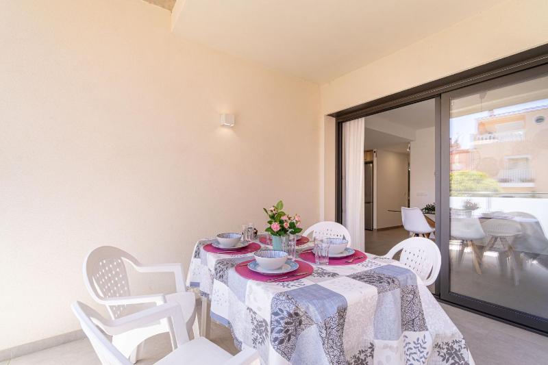 Apart-rent Apartamento Mimoses 0069 moderno cerca de la playa - image 23