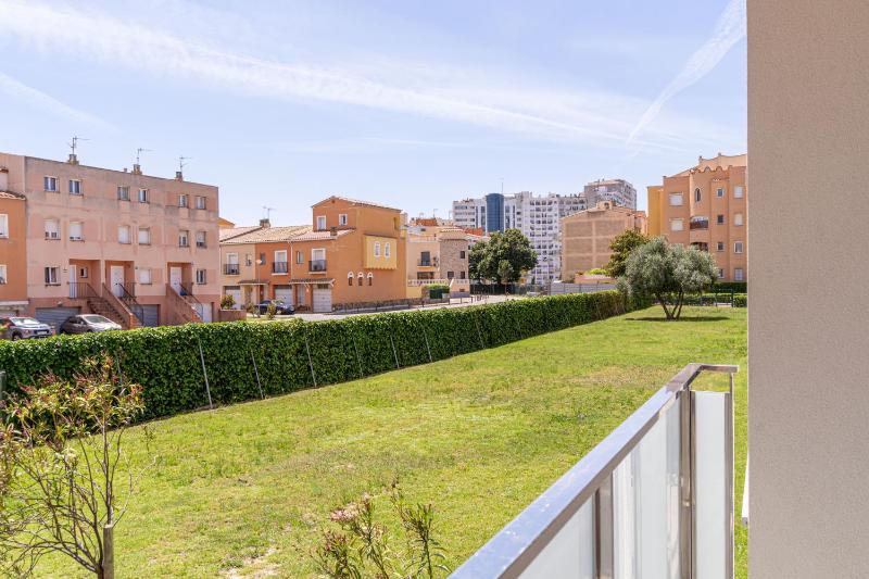 Apart-rent Apartamento Mimoses 0069 moderno cerca de la playa - image 26