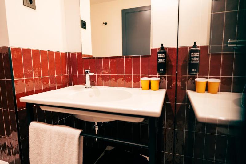 Standard room with 1 double bed image 3