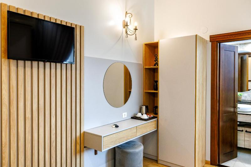 Standard Double Room image 4