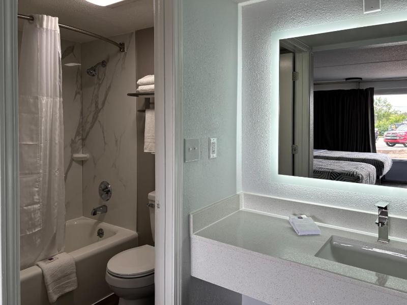 Double Room with Two Single Beds - Smoking image 3
