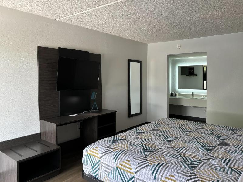 King Room image 4